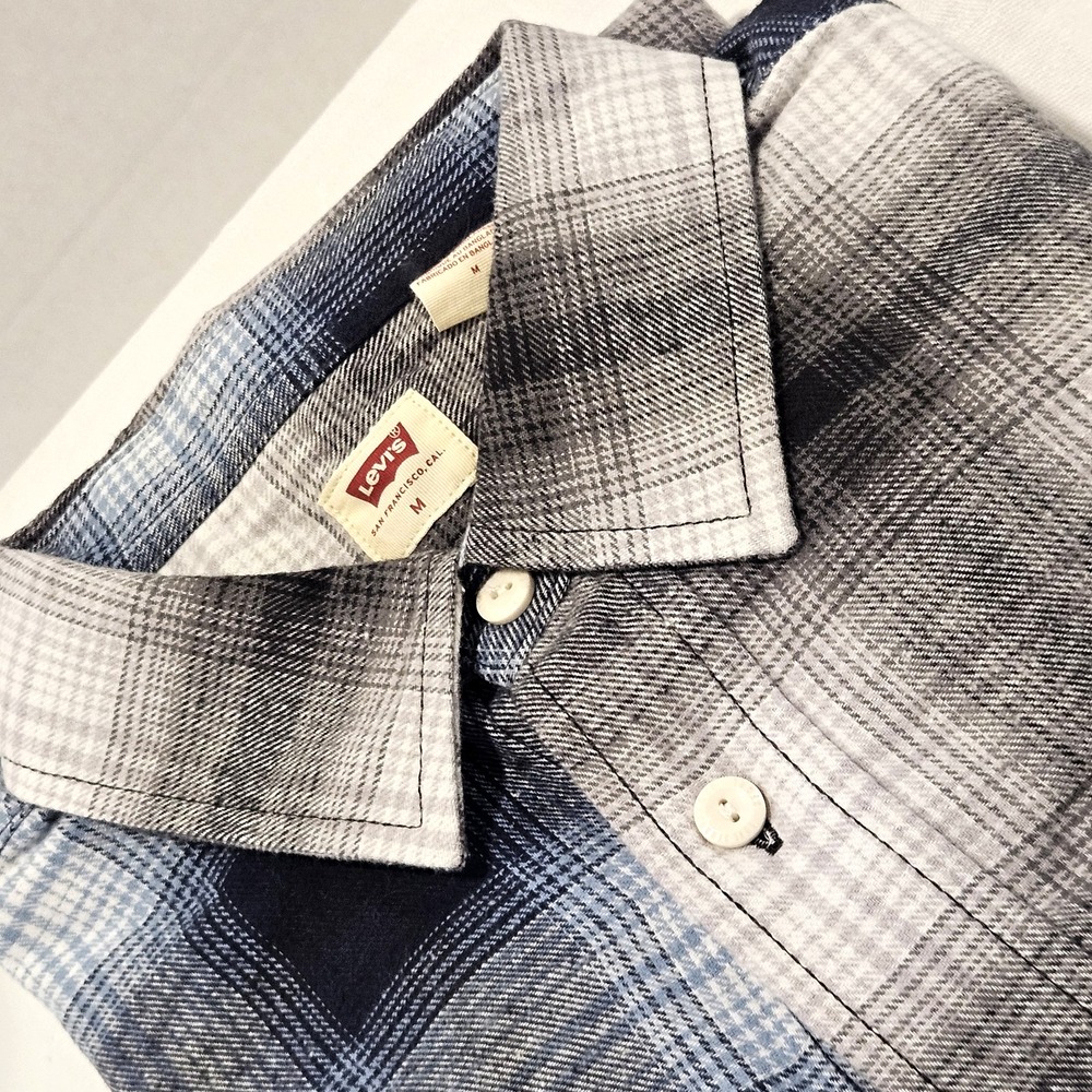 NWT Levis Men's Size M Plaid Flannel Shirt Western-Style Yoke Levis Brand Tag